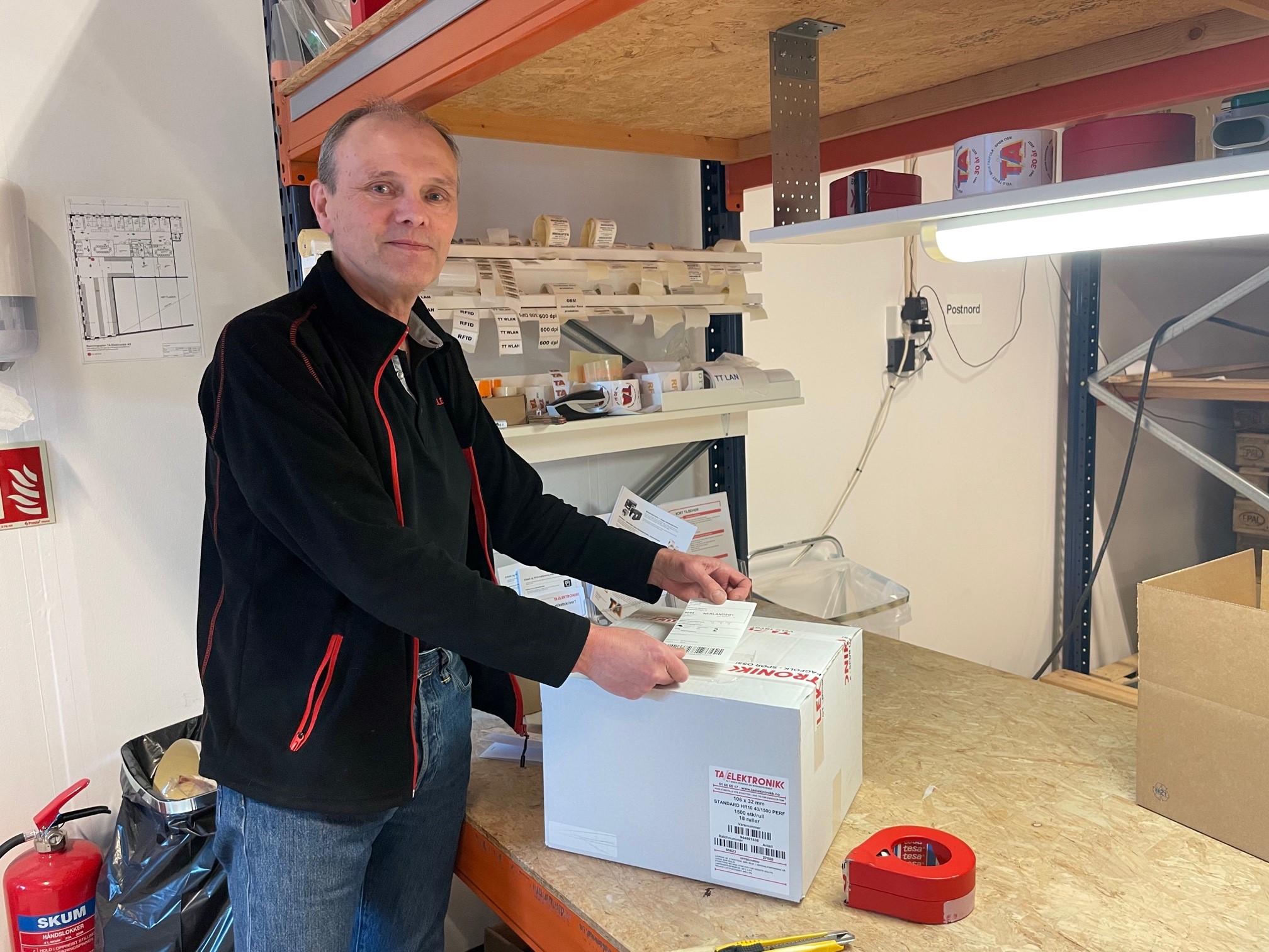 Torfinn har mange års erfaring og kunnskap med etiketter og etikettskrivere.