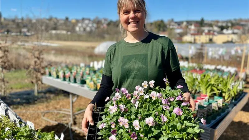 hage  bydel %c3%98stensj%c3%b8   blomsterhagen utvidet hagesenteret p%c3%a5 abilds%c3%b8 - n%c3%a5  kommer anja med sine beste tips